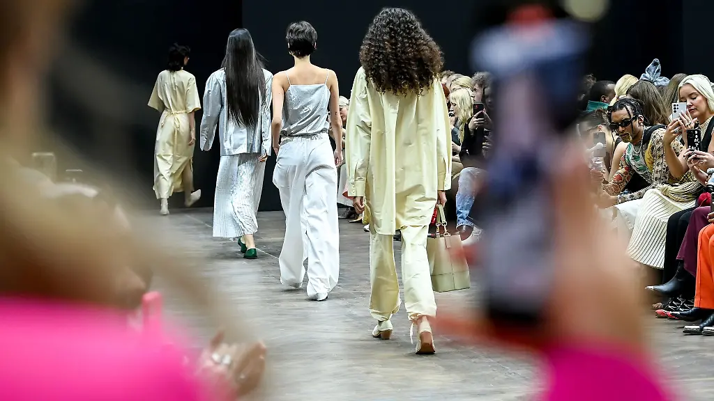 Models-zeigen-Kreationen-des-ukrainischen-Labels-Bobkova-auf-der-Mercedes-Benz-Fashion-Week-im-Telegraphenamt-anlaesslich-der-Berlin-Fashion-Week