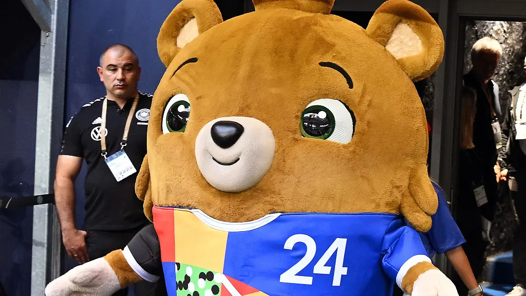 Albaert-heisst-das-offizielle-Maskottchen-der-UEFA-Europameisterschaft-2024-in-Deutschland