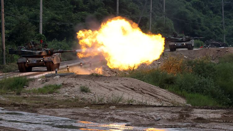 Ein südkoreanischer Kampfpanzer feuert im August 2023 beim jährlichen "Freedom Shield"-Training in Cheorwon. 