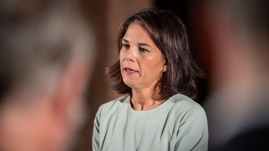 An-dem-zweitaegigen-Treffen-der-57-OSZE-Staaten-in-der-nordmazedonischen-Hauptstadt-Skopje-wollten-neben-Baerbock-etwa-40-Laender-auf-Ministerebene-vertreten-sein