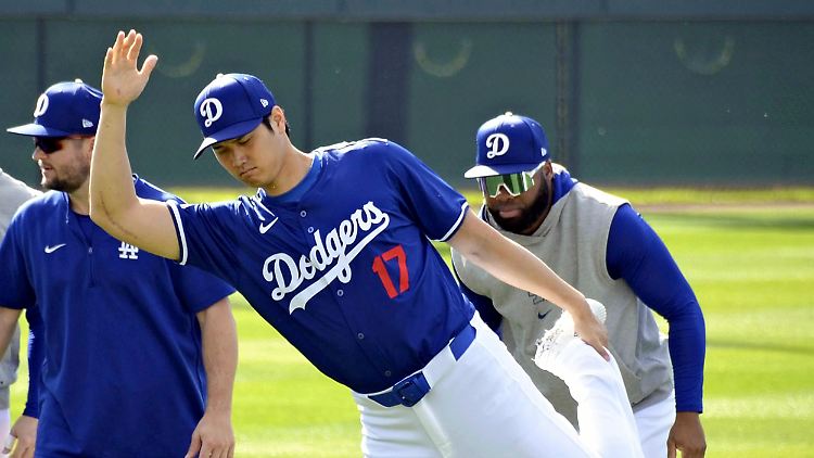 Ob es auch bei Superstar Shohei Ohtani zwickt, ist nicht bekannt.