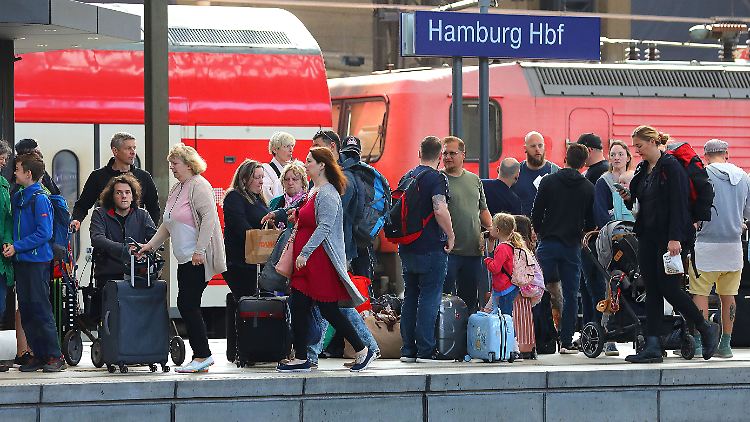 Die Bahnsteige waren im Sommer 2023 dank des Deutschlandtickets noch ein wenig voller als sonst. 
