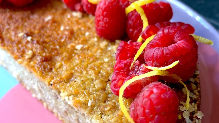 Der Ausdauer-Kuchen von Hannah Grant punktet mit Kartoffeln, Honig und Mandeln.