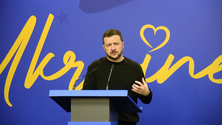 Wolodymyr Selenskyj fordert von den Westbalkanstaaten schnelleres Handeln. "Jeder Zweifel daran, dass die Welt bereit ist, sich selbst zu verteidigen, inspiriert Putin", so der ukrainische Präsident in Tirana.