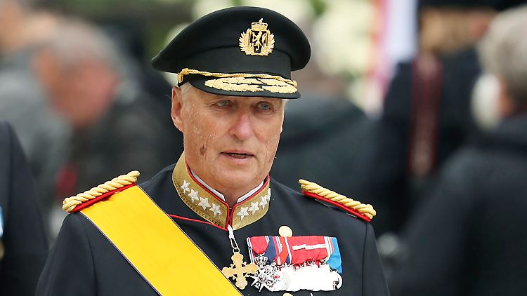 Wenn König Harald V. ins Krankenhaus muss, ist das auch für den norwegischen Ministerpräsidenten Jonas Gahr Støre Grund zur Sorge.