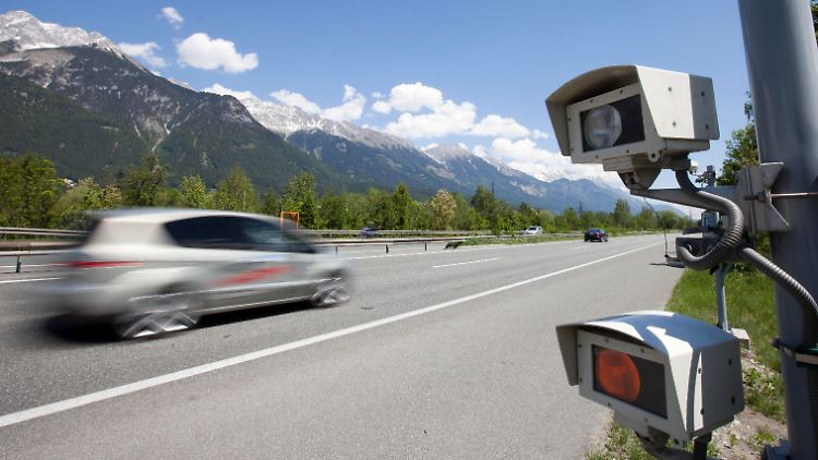 Bei Geschwindigkeitsüberschreitungen von 90 km/h außerorts kann in Österreich das Fahrzeug beschlagnahmt werden.