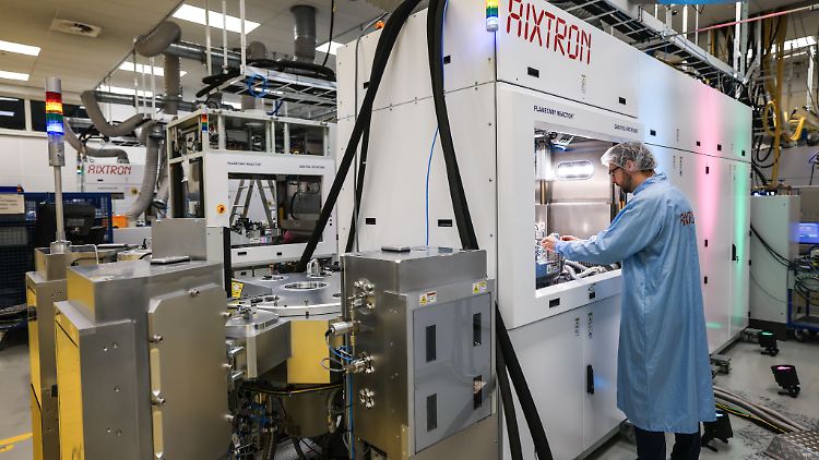 Die Aixtron-Aktionäre sollen eine gut 30 Prozent höhere Dividende erhalten.