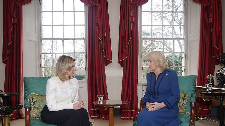 Ukraines First Lady Olena Selenska und die britische Königin Camilla.