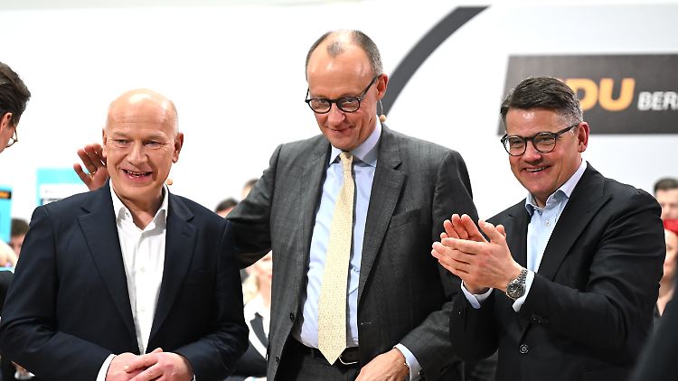 Anders als CDU-Chef Merz (Mitte) signalisieren die Länderchefs Wegner (Berlin) oder Rhein (Hessen) bei der Schuldenbremse Gesprächsbereitschaft.