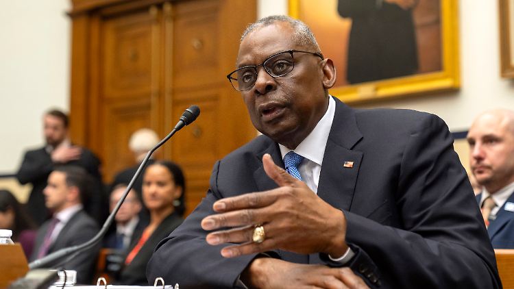 US-Verteidigungsminister Lloyd Austin muss sich in eigener Sache verteidigen. 