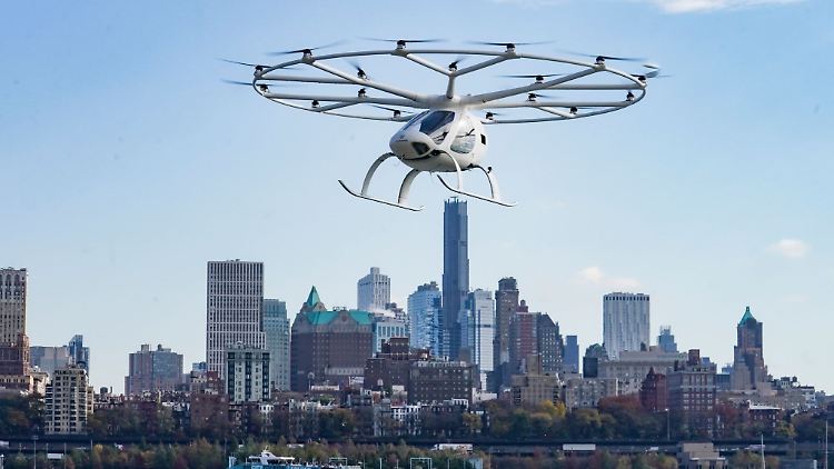 Volocopter stellt neuartige Fluggeräte mit einem markanten Ring für die Rotoren auf dem Dach her.