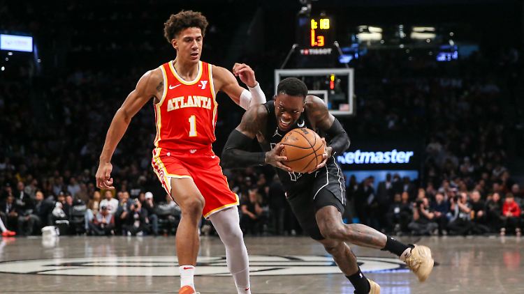 Dennis Schröder büffelt sich durch.