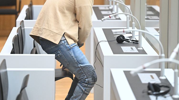 Der 29-Jährige stand wegen besonders schweren Landfriedensbruchs und gefährlicher Körperverletzung vor Gericht.