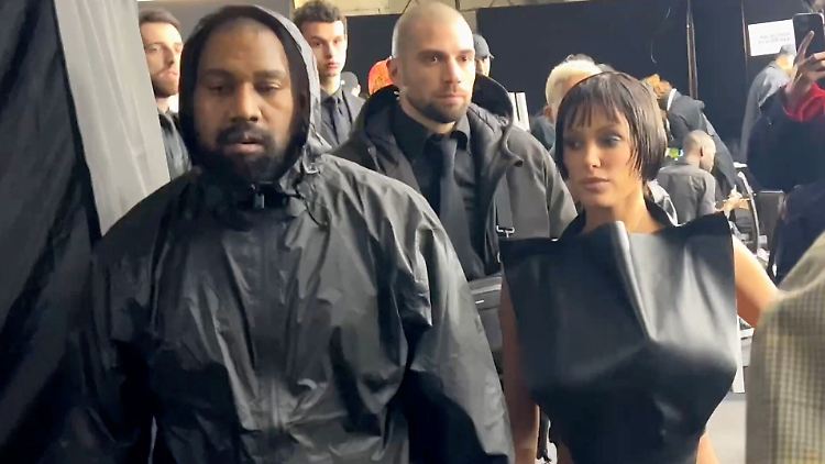Der umstrittene Rapper Kanye West mit seiner Lebensgefährtin Bianca Censori: Meist ist die Architektin halbnackt.