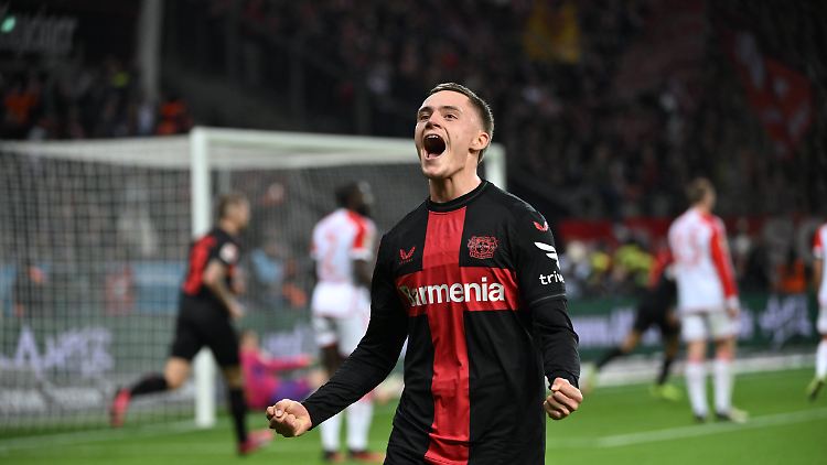 Florian Wirtz bleibt offenbar noch eine Weile bei Bayer Leverkusen.
