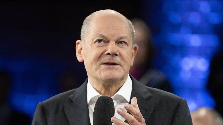 "Diplomaten statt Granaten": Scholz beim Bürgerdialog in Dresden.