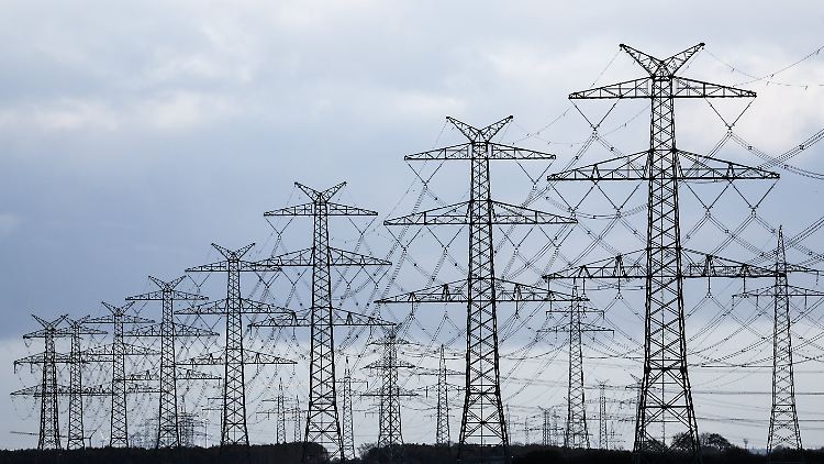 Die Gesamtkosten aller geplanten Ausbaumaßnahmen beziffert die Netzagentur auf rund 320 Milliarden Euro.
