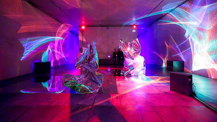 Mit Licht und Sound von Tatjana Busch kommt das Publikum zur Ruhe. 