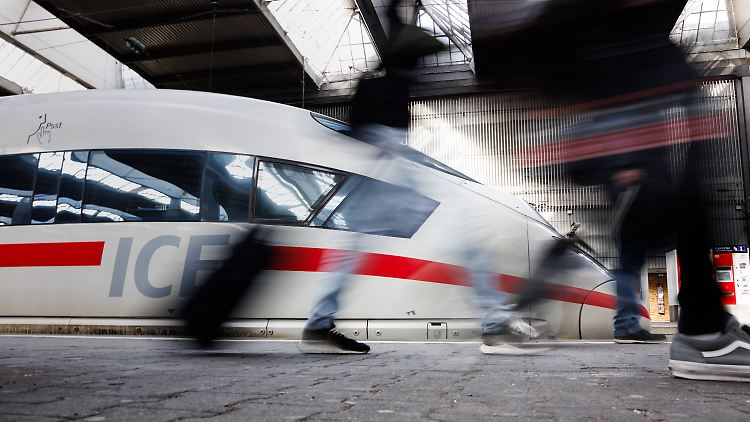 Für Bahnfahrer wird es aufregend: Ende März beginnen die Osterferien.