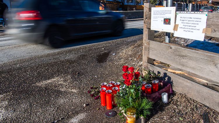 Die Touristen waren aus einem Shuttlebus ausgestiegen und überquerten die Straße, als es zu dem Unfall kam. 