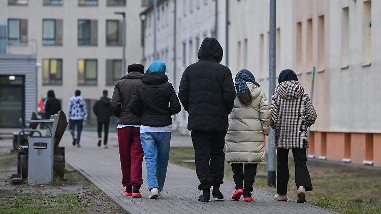 Die Bezahlkarte soll eine Option für die Länder und Kommunen bei der Versorgung von Migranten sein - kein Muss.