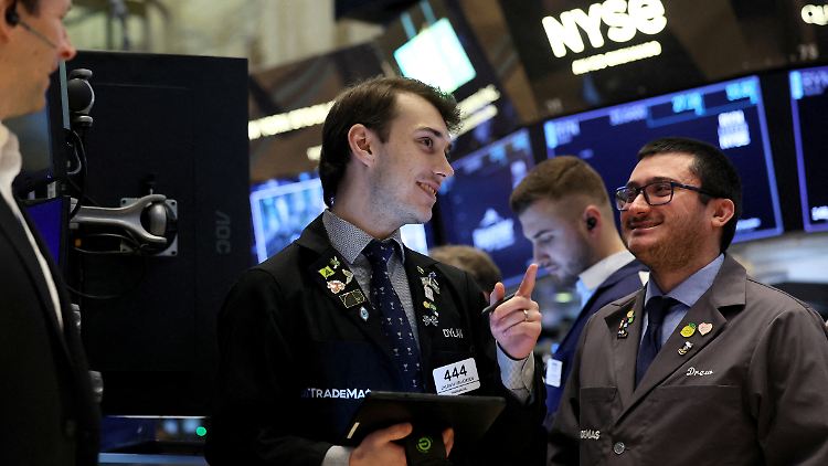 Gute Stimmung an der Wall Street: Die Chancen auf Zinssenkungen im Juni steigen.