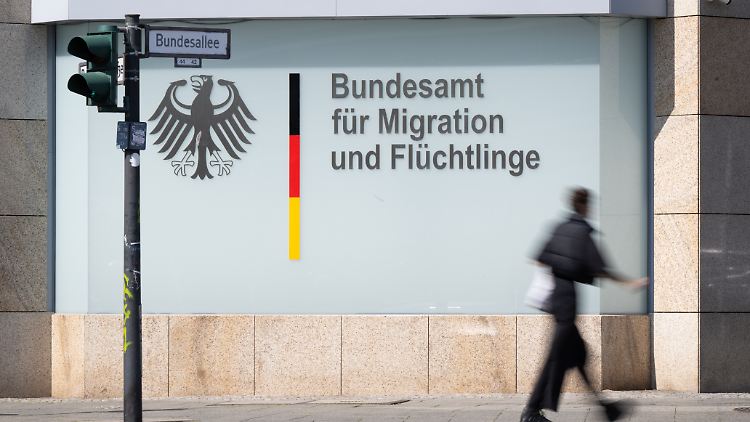 Faeser will die Zahl der Mitarbeitenden im BAMF um knapp 15 Prozent aufstocken. 