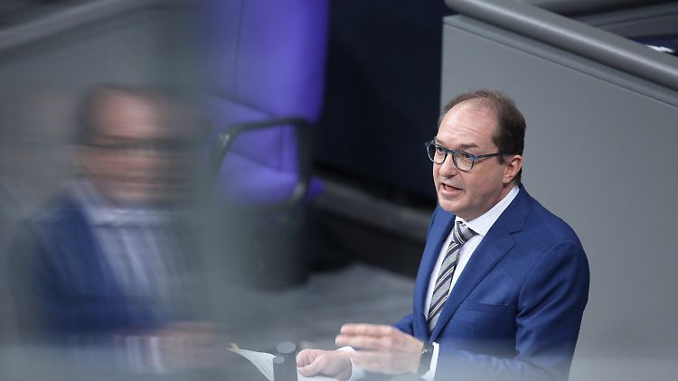 CSU-Politiker Dobrindt bringt sogar einen Untersuchungsausschuss ins Spiel.