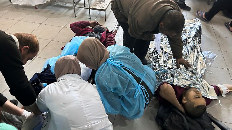 Mehr als hundert Menschen starben und Hunderte wurden verletzt. 