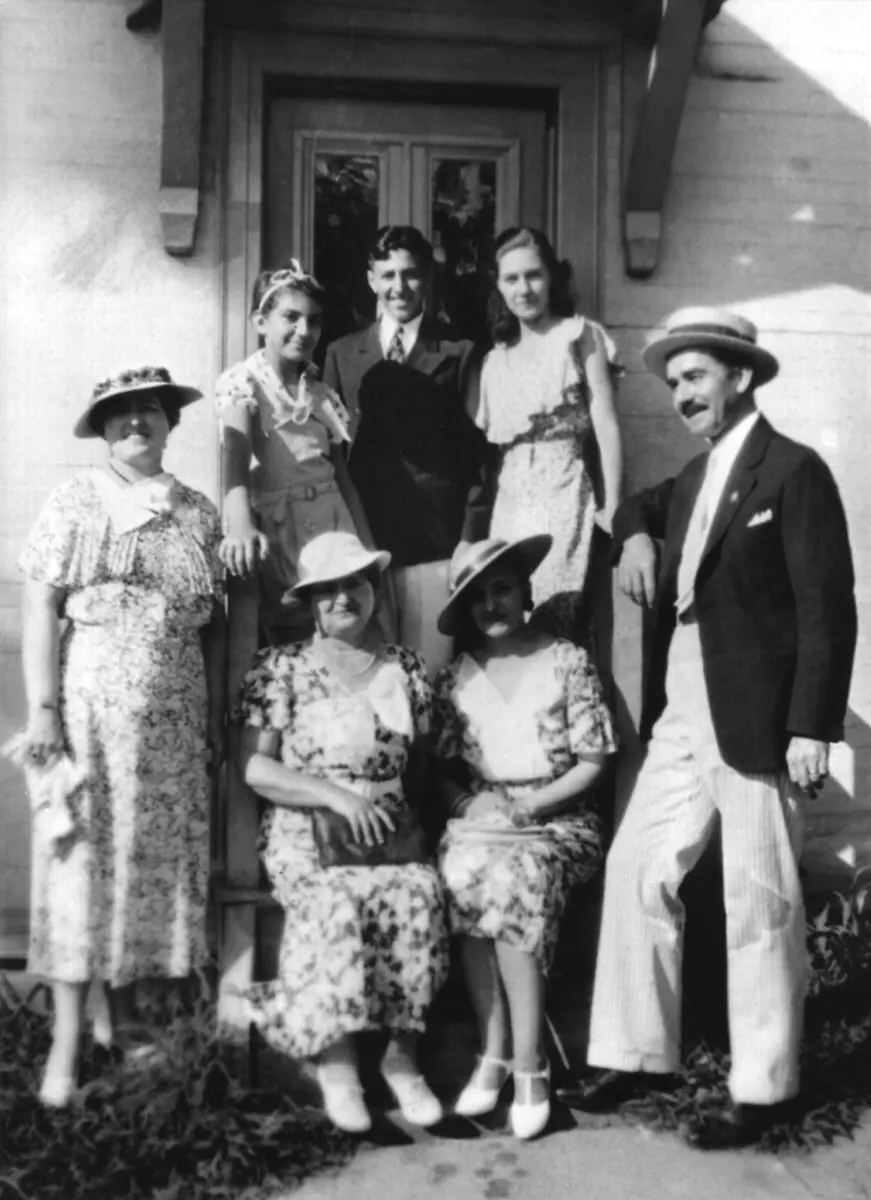 Maria-Callas-oben-links-mit-Eltern-Schwester-und-Bekannten-in-New-York-1934