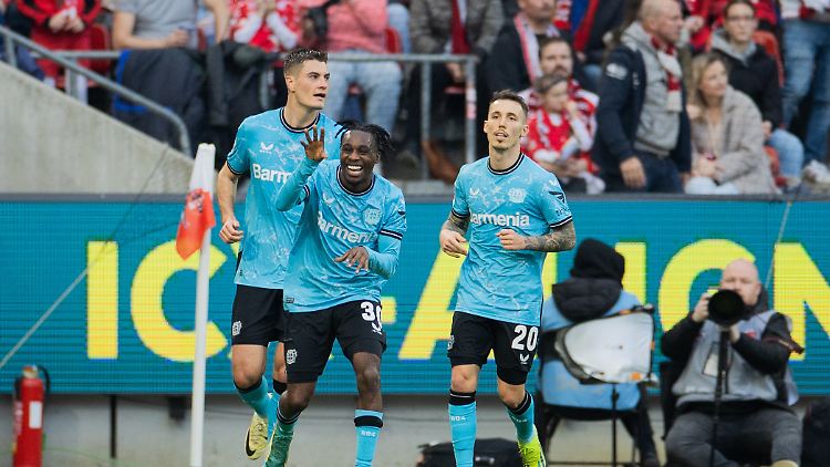 Jeremie Frimpong brachte Leverkusen in Führung.