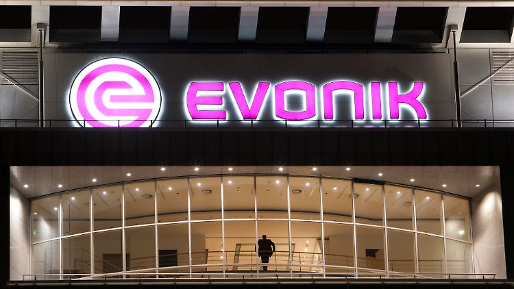 Bei Evonik wird umgebaut.
