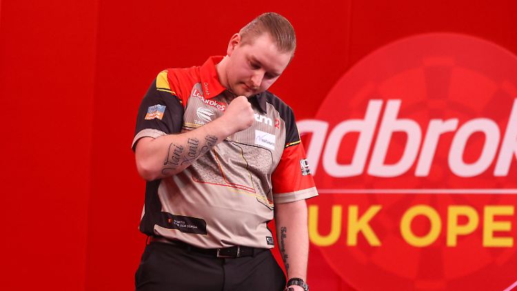 Dimitri van den Bergh bewies starke Nerven im Duell mit Luke Humphries.