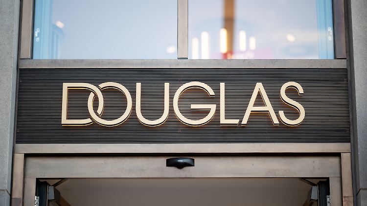 Douglas wurde 2013 von der Börse genommen, nun soll eine Rückkehr erfolgen.