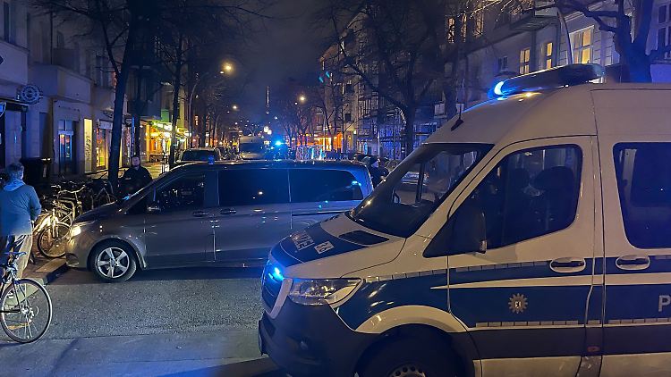 Bereits am Sonntag waren in Berlin eine Wohnung und ein Bauwagen durchsucht worden.