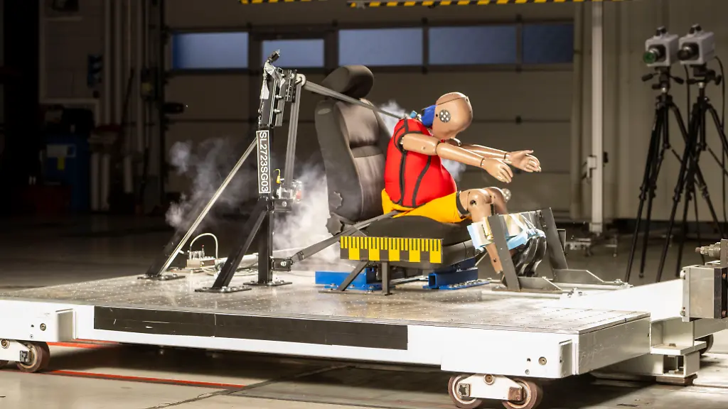 rueckhaltesystem-schwangere-2-2311-mh-download