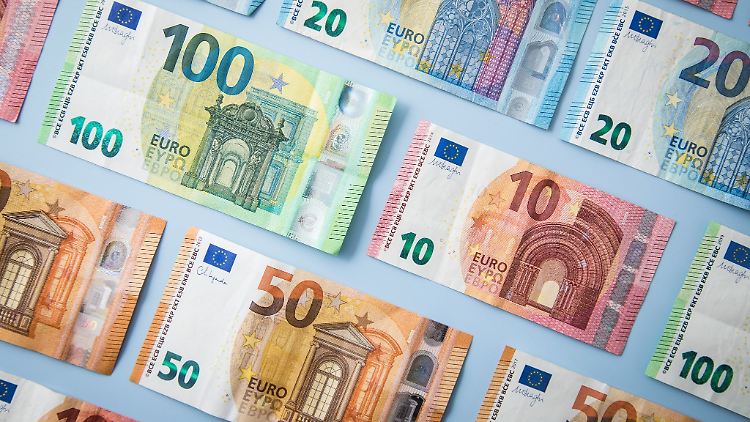 Der Begriff "Barvermögen" schließt nicht nur physisch vorhandene Scheine und Münzen ein, sondern auch die bei Banken befindlichen Gelder.
