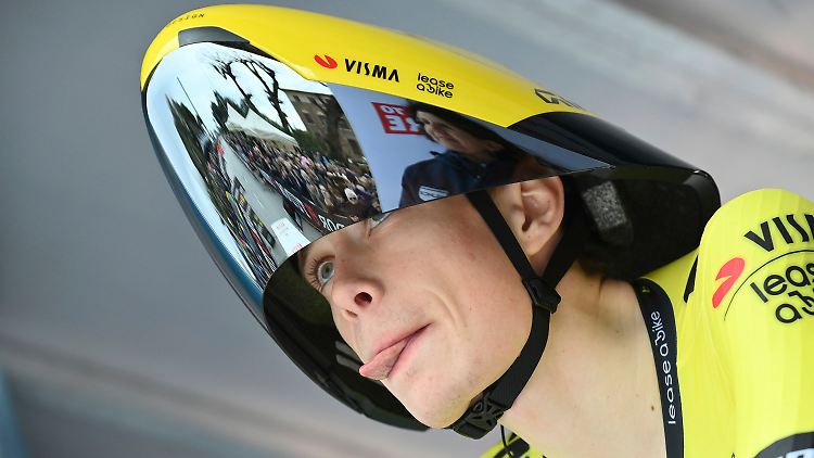 Stabiler Helm, Leistung noch nicht so überzeugend: Jonas Vingegaard beim Auftakt von Tirreno-Adriatico.