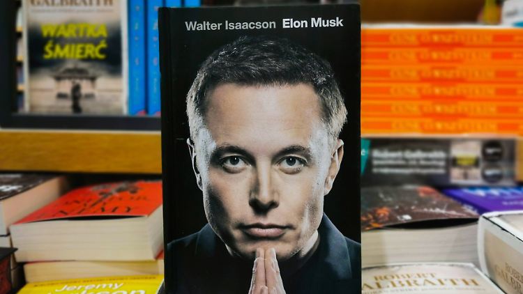Die Kläger verweisen auch auf Vorgänge, die in der Musk-Biographie von Walter Isaacson geschildert werden..  