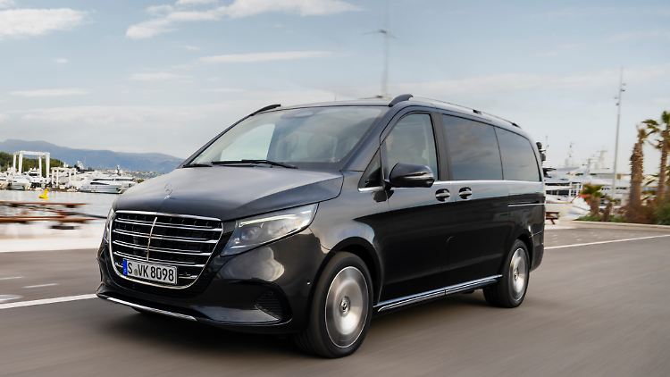Auch die Mercedes V-Klasse darf ab sofort die berühmte Kühlerfigur tragen, den "guten Stern auf allen Straßen".