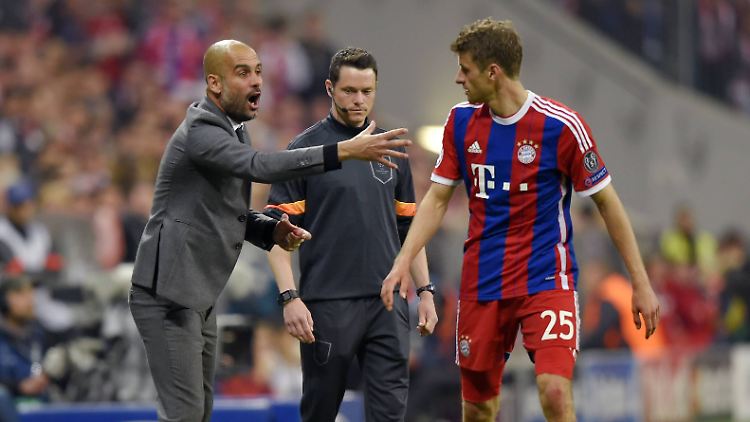 Pep Guardiola und Thomas Müller machten gegen den FC Porto im Viertelfinale der Champions League 2015 im Rückspiel ein 1:3 aus dem Hinspiel wett.