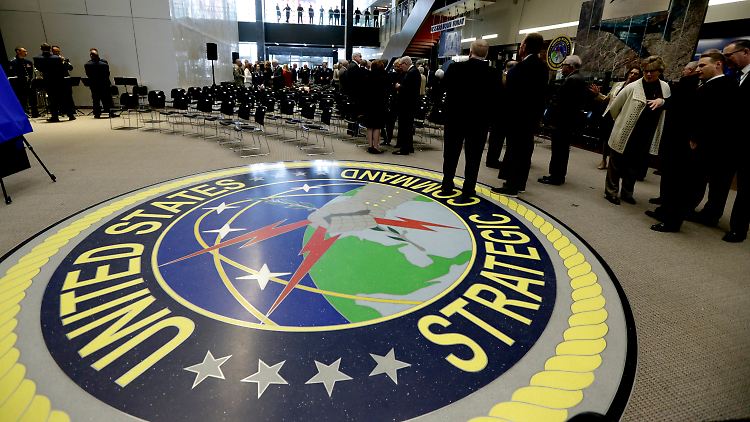 In den USA muss sich ein Ex-Offizier wegen der Weitergabe von Geheiminformationen zum Schaden der Sicherheit verantworten. 