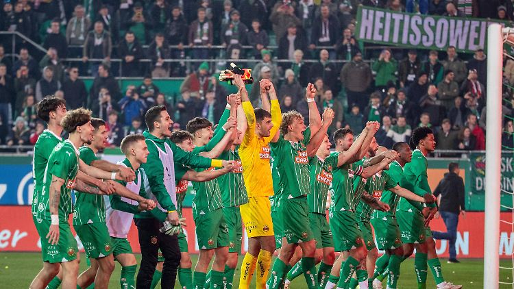 Vergaßen in der Freude die einfachsten Regeln des Miteinanders: die Spieler von Rapid Wien.