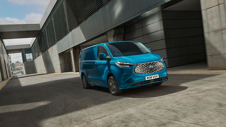 Ford baut künftig in der Türkei eine neue Elektro-Version des Multitalents Transit und spendiert ihm dafür Akkus mit 74 kWh.