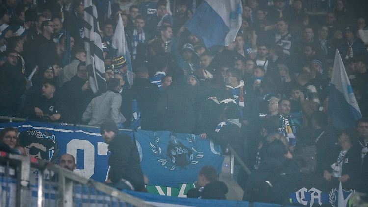 Der Hoffenheim-Fanblock war nach dem Böllerwurf verraucht. 