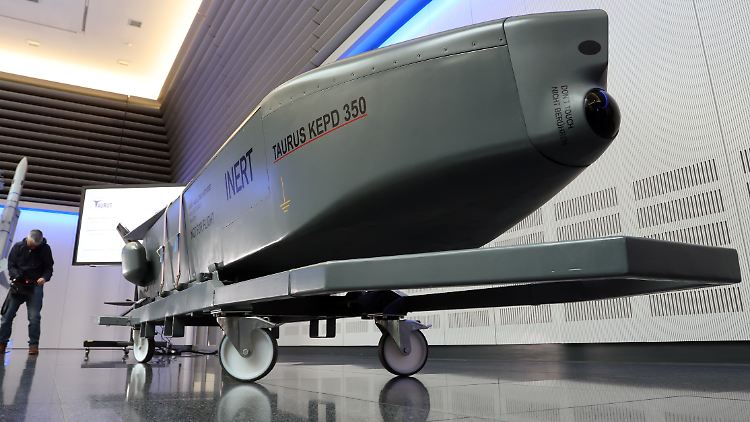 Der Marschflugkörper Taurus wird von Flugzeugen gestartet und hat nach Angaben des Herstellers eine Reichweite von mehr als 500 Kilometern.