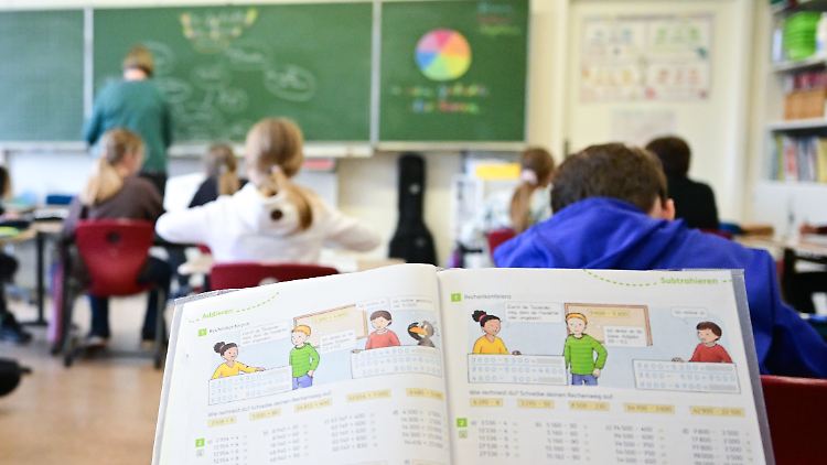 Eine internationale Studie, an der auch die Universität Halle beteiligt war, zeigt Verzerrungen bei der Beurteilung durch Lehrkräfte von Jungen und Mädchen. 