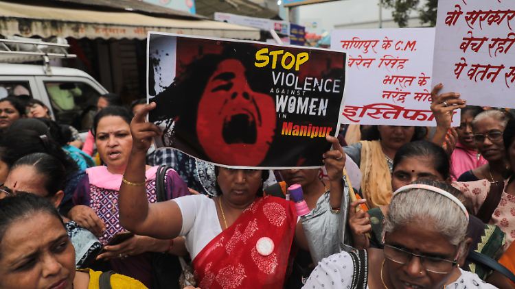 Bereits im Sommer 2023 gingen Menschen in Indien zu Tausenden auf die Straße, um gegen Gewalt an Frauen zu demonstrieren. 