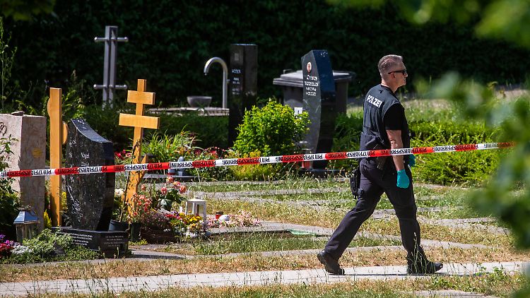 Nur ein glücklicher Zufall verhinderte, dass die Granate auf freier Fläche und nicht inmitten der Trauernden explodierte.