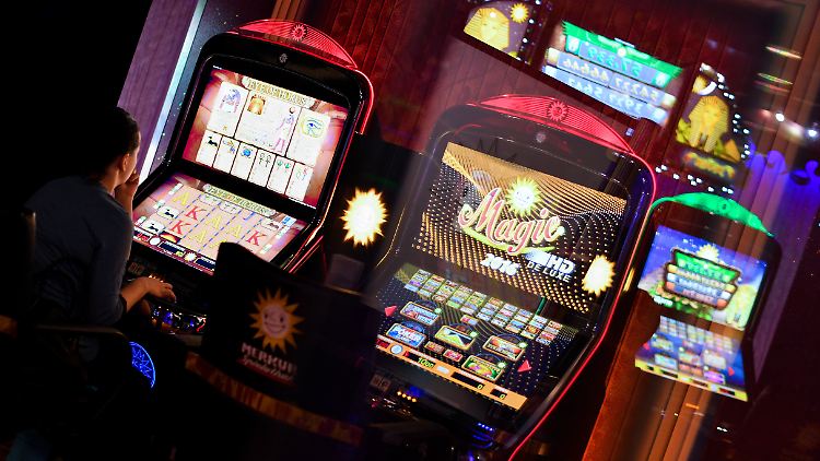 Automatenspiele gelten neben Livesportwetten als besonders riskant für spielsuchtgefährdete Menschen.